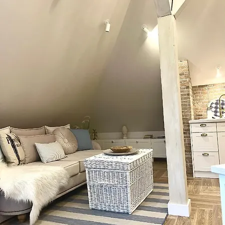 アパート Kamienica Arte 5 ウストカ